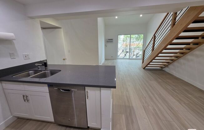 2 beds, 1 bath, 980 sqft, $3,700, Unit 539