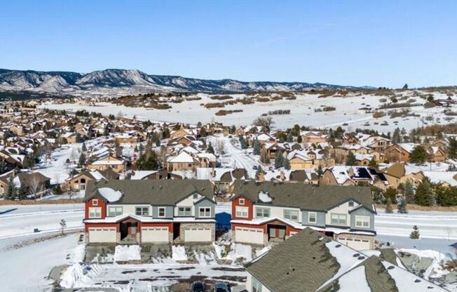 Flying Horse Luxury 4 Bed Townhouse with Mt. Views