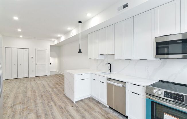 2 beds, 1 bath, 1,000 sqft, $1,558, Unit Unit 1
