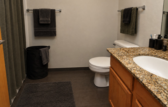 3 beds, 2 baths, $3,375, Unit 211