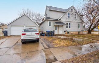 702 S. Commercial St / 109 Division St