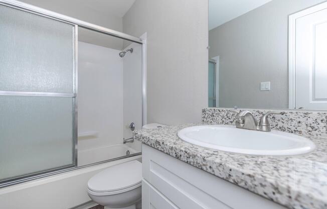 PRISTINE AND CLEAN BATHROOMS IN SACRAMENTO, CA