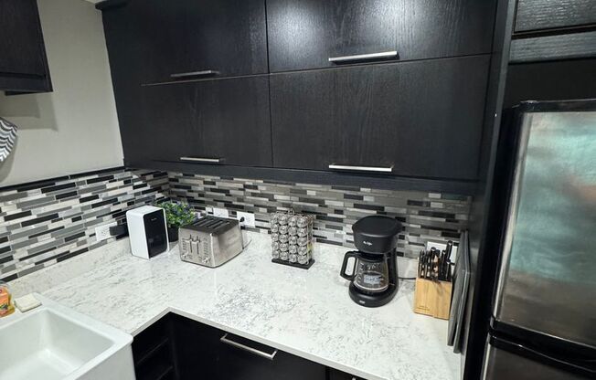 2 Bed/1 Bath FULLY Furnished Condo at City Heights!