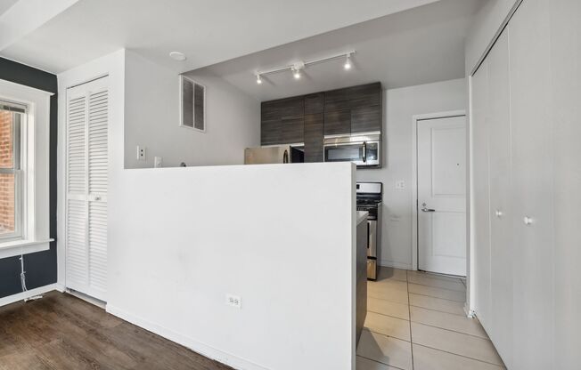 1 bed, 1 bath, 577 sqft, $1,850, Unit 403