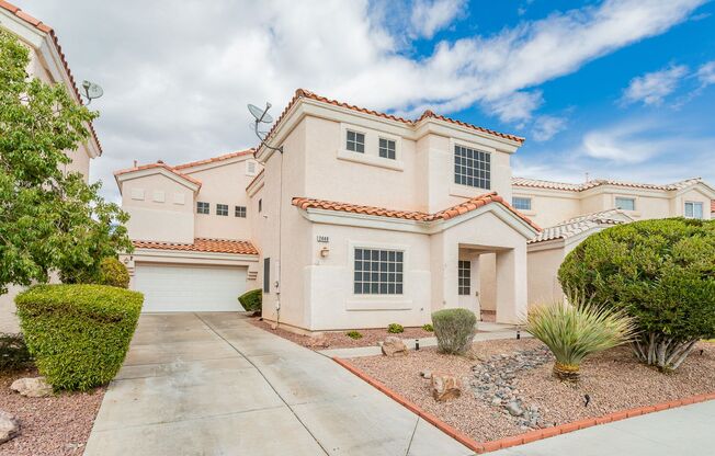 Stunning 4 Bedroom in Henderson with Pool!