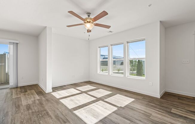2 beds, 2 baths, 880 sqft, $1,599, Unit 660-102