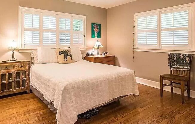 3BD/2BA with a FLEX ROOM HOUSE IN WEST ASHLEY- Available June 1, 2026!