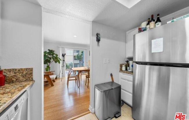 1 bed, 1 bath, 868 sqft, $4,200