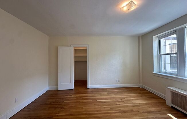 Studio, 1 bath, 294 sqft, $1,415, Unit New King Edward  4A3