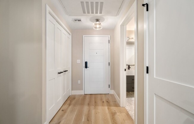 1 bed, 1 bath, 641 sqft, $2,900, Unit 215