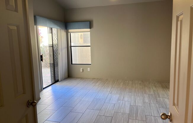 Adorable light and bright! 3Bedroom/2Bath Scottsdale Home!