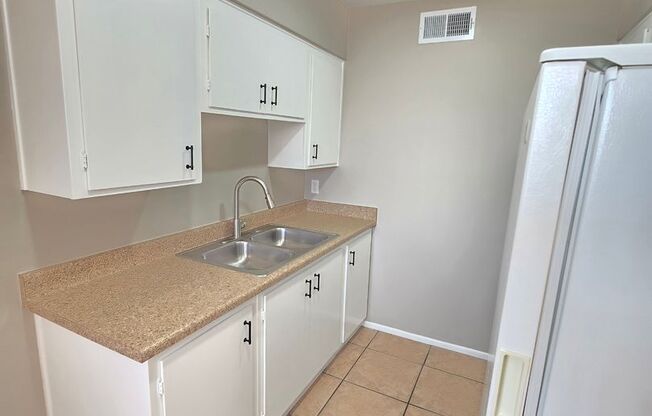 1 bed, 1 bath, $1,200, Unit 2