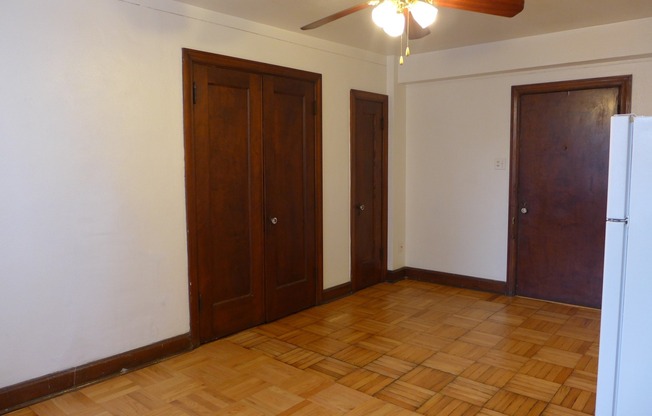 Studio, 1 bath, 400 sqft, $785, Unit 221