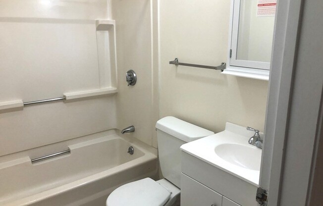 2 beds, 1 bath, 700 sqft, $3,300, Unit 6(3A)