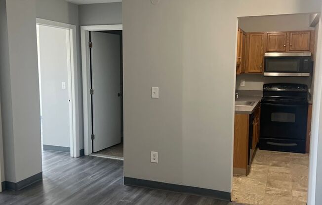 2 beds, 1 bath, 675 sqft, $1,400, Unit 223