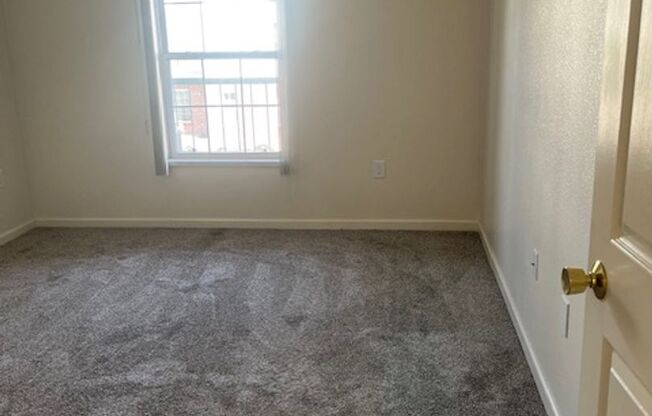 3 beds, 2 baths, 1,360 sqft, $1,489, Unit 115