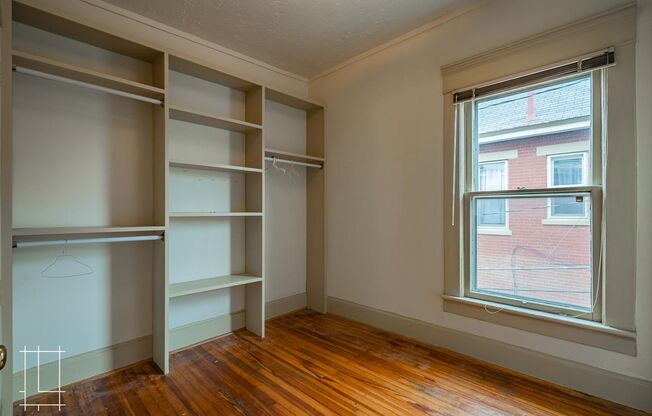 3 beds, 1 bath, $1,800, Unit 1212 Dennison Ave