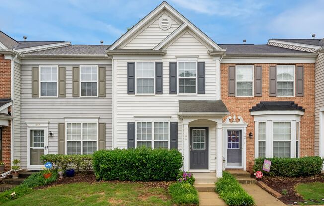 Charming 2 Bed/2.5 Bath Townhome!  Pet Friendly!