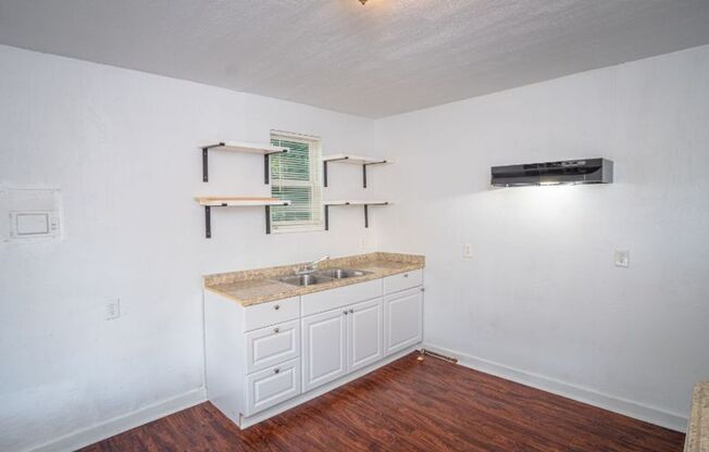 3 beds, 1 bath, $1,435