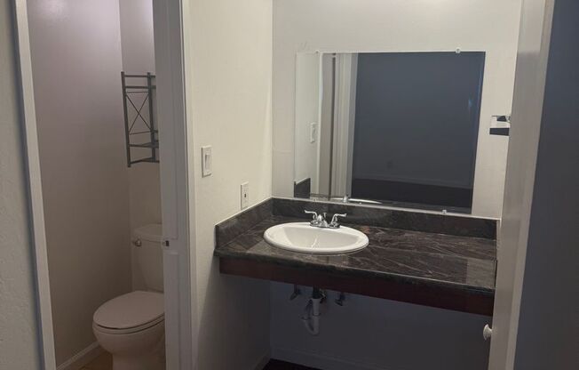 Charming 2-Bedroom Condo in Prime Walnut Creek Location – Ygnacio Gardens