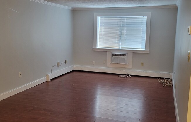 2 beds, 1 bath, 1,000 sqft, $2,350, Unit 0