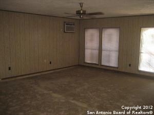 3 beds, 2 baths, $1,295