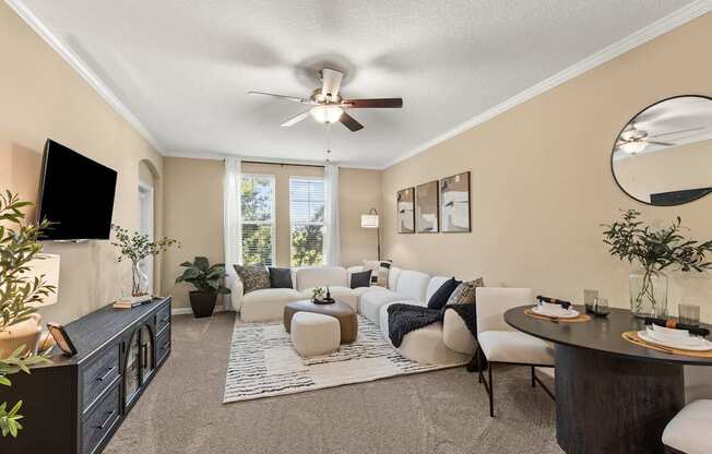 Welcome to The Oasis at Lake Bennet Apartments in Ocoee, FL