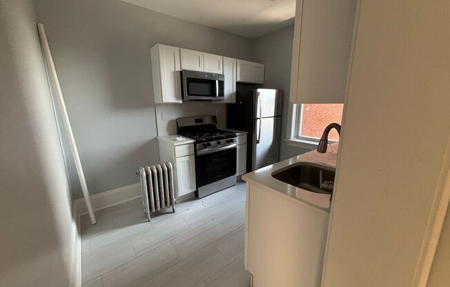 1 bed, 1 bath, $2,050, Unit A4