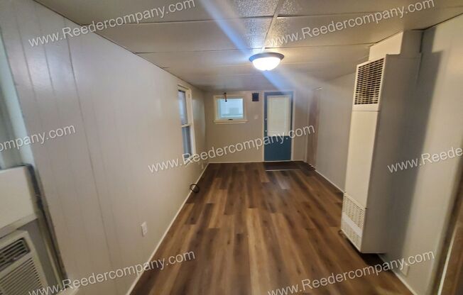 Private 1 bedroom house with Office space!!