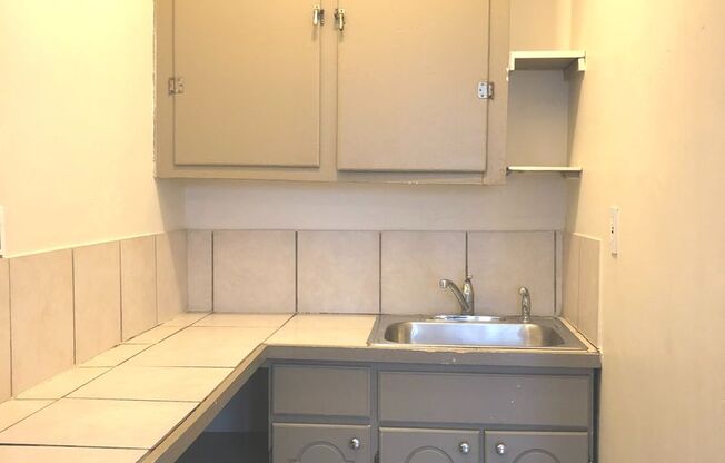 Studio, 1 bath, $775, Unit 20