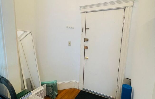 Studio, 1 bath, 335 sqft, $2,250, Unit 15