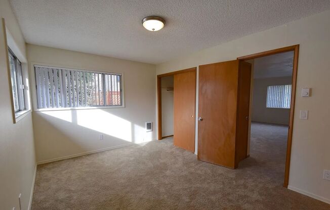 Close-in NE 24th Ave. Plex