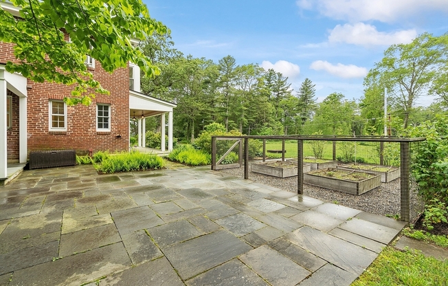 229 FAIRHAVEN HL RD