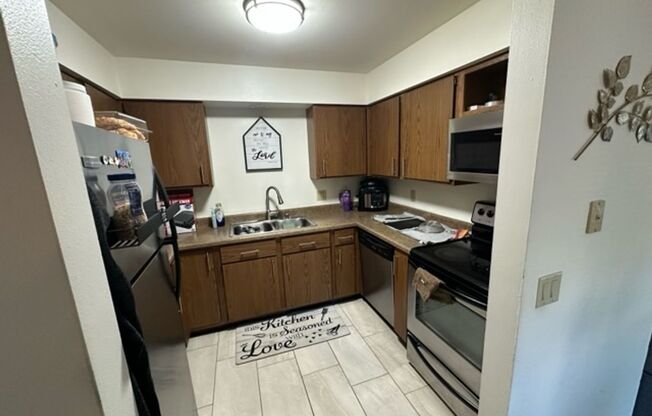 2 beds, 1 bath, 950 sqft, $1,695, Unit 477HB