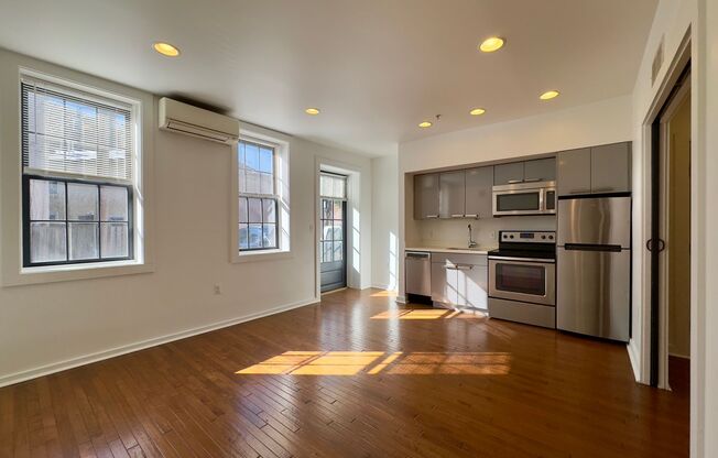 1 bed, 1 bath, 420 sqft, $1,199, Unit 05