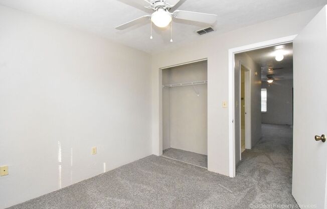 2 beds, 1 bath, $1,200, Unit Apt 6