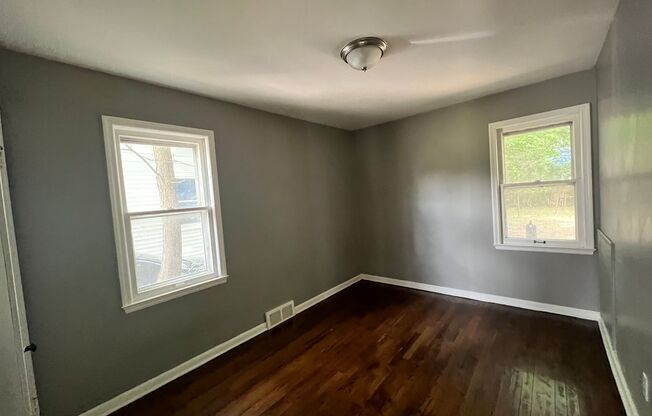 3 beds, 1 bath, $1,000