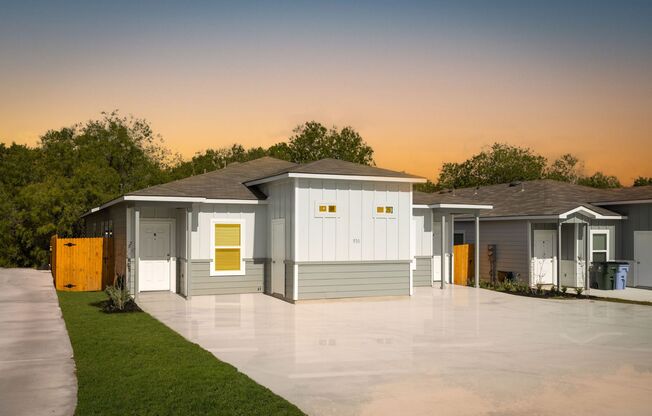 926 Country Club Dr