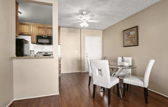 Apartments in Sherman Oaks dinning room