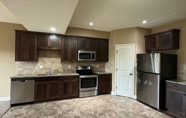 Spacious 3 Bed 2.5 Bath with Stainless Steel Appliances