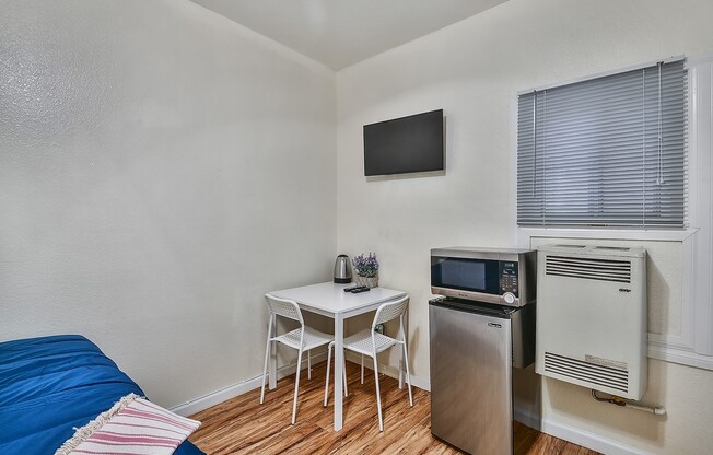 Studio, 1 bath, 231 sqft, $1,187.08, Unit 102