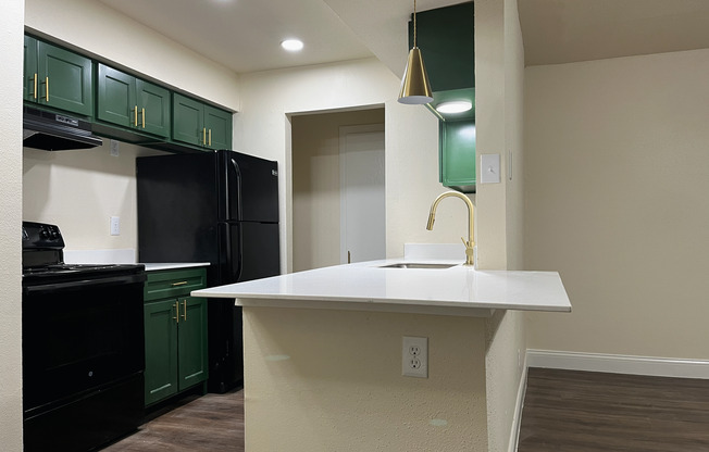 2 beds, 2 baths, 967 sqft, $1,299