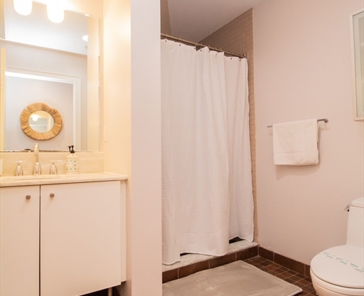 2 beds, 2 baths, 1,080 sqft, $5,750, Unit 401