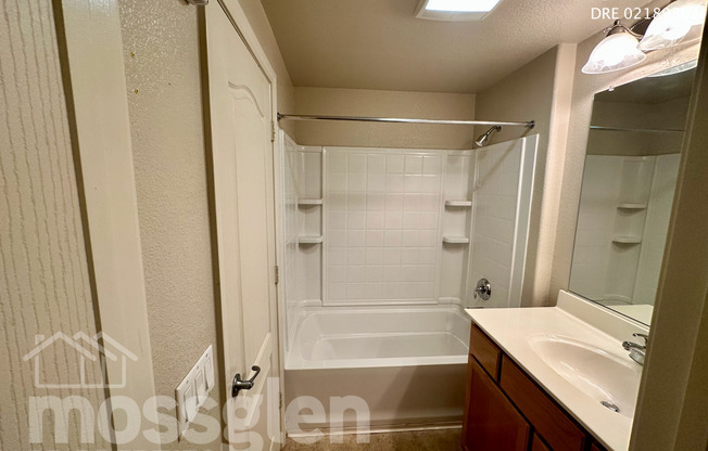 2 beds, 2 baths, $2,400, Unit #427