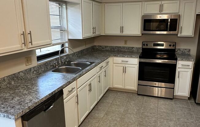 MOVE IN SPECIAL- Lovely 2/2 Duplex Home for Rent in St. Cloud