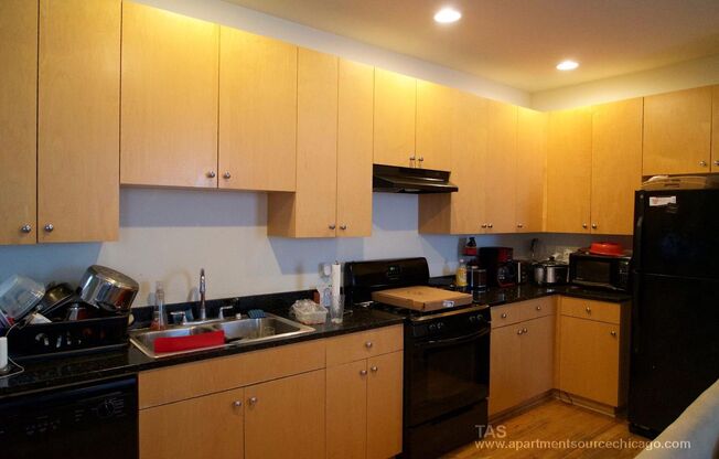 1260 N Greenview Ave.