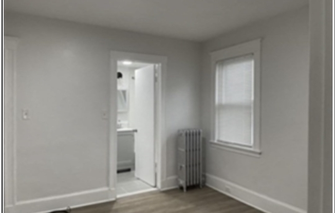 8 GREENWOOD AVE