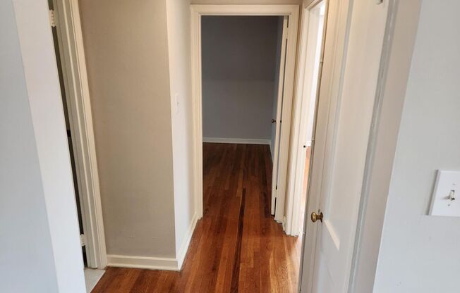 2 beds, 1 bath, 897 sqft, $2,385, Unit A-24