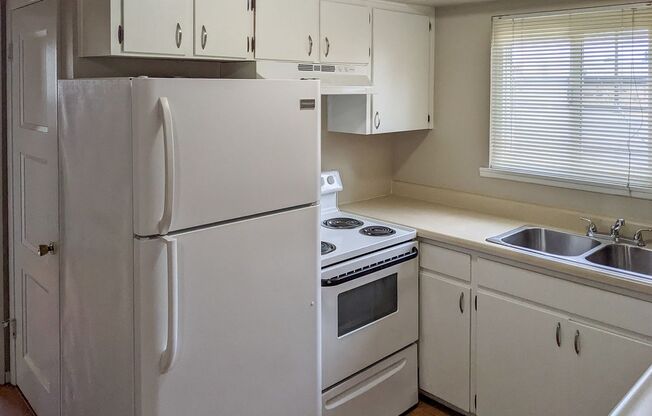 2855-2865 Front St NE