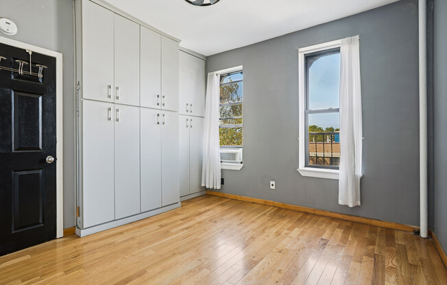 210 W 19 ST